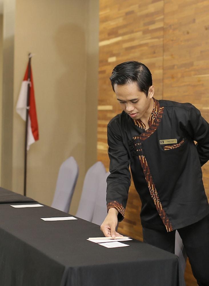 Grand Kolopaking Hotel Kebumen Экстерьер фото
